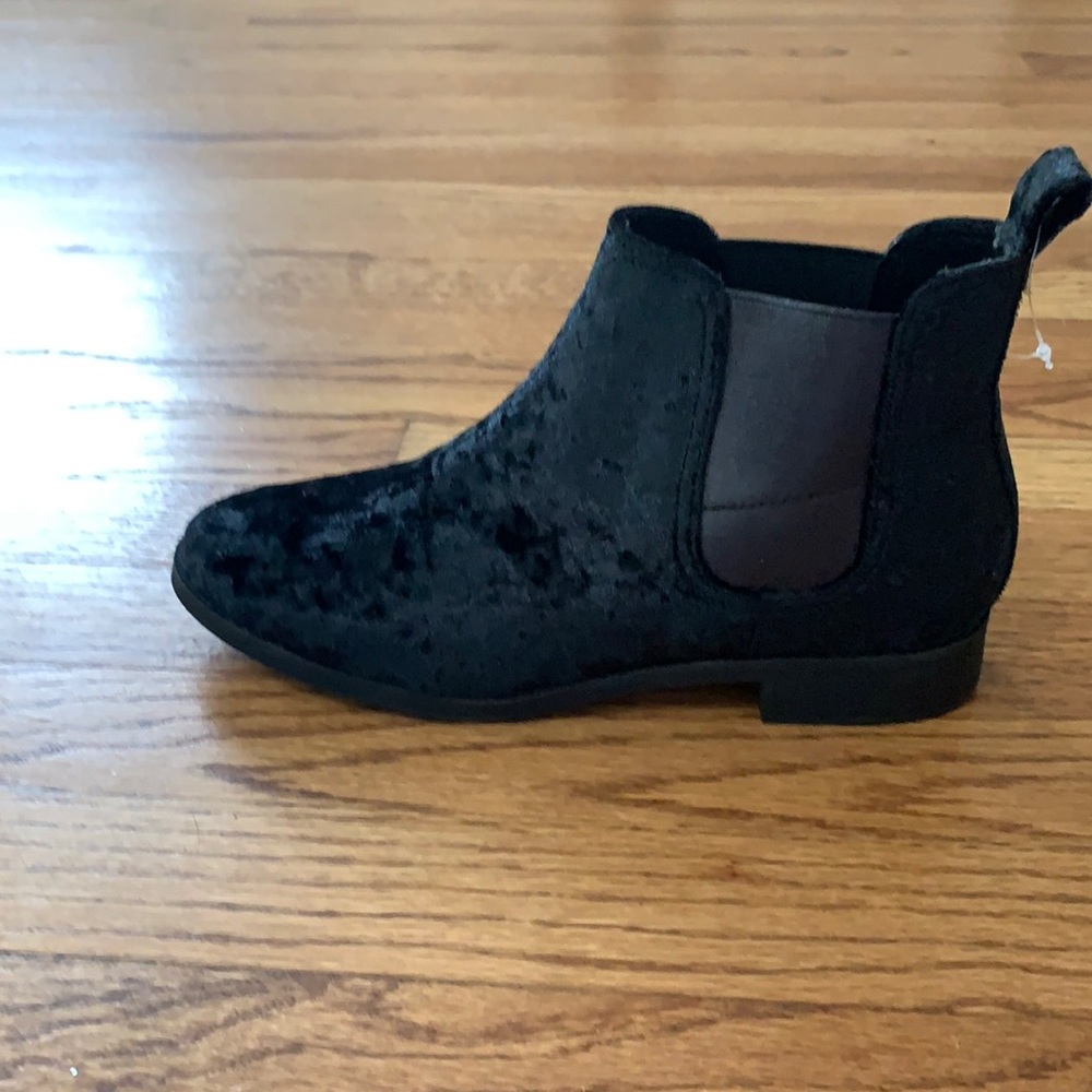 TOMS Black Crushed Velvet Ella Booties 7.5